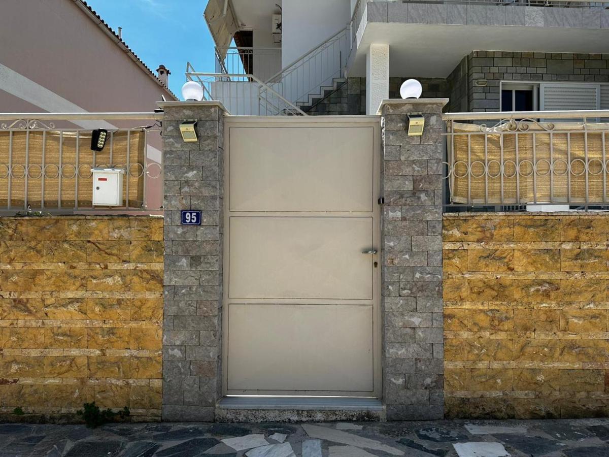 La Vita Apartments-Near Airport & Sea Artemida  Bagian luar foto
